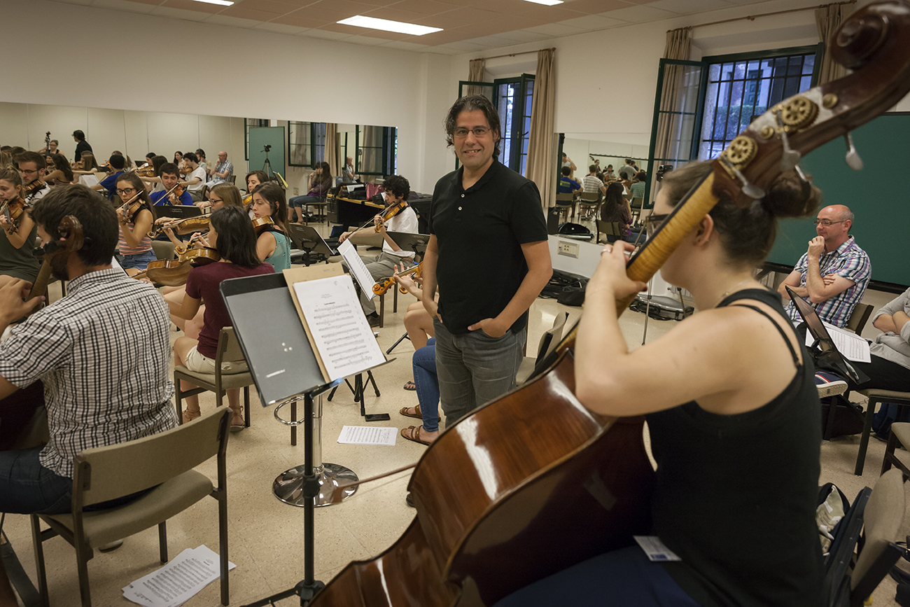 Los alumnos de dirección toman el mando de la Orquesta de la UCM por un día